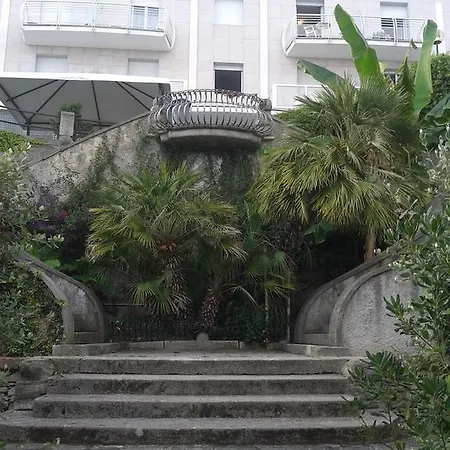Garden Palace Szálloda