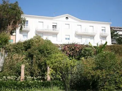 ホテル Garden Palace ヴァラッツェ